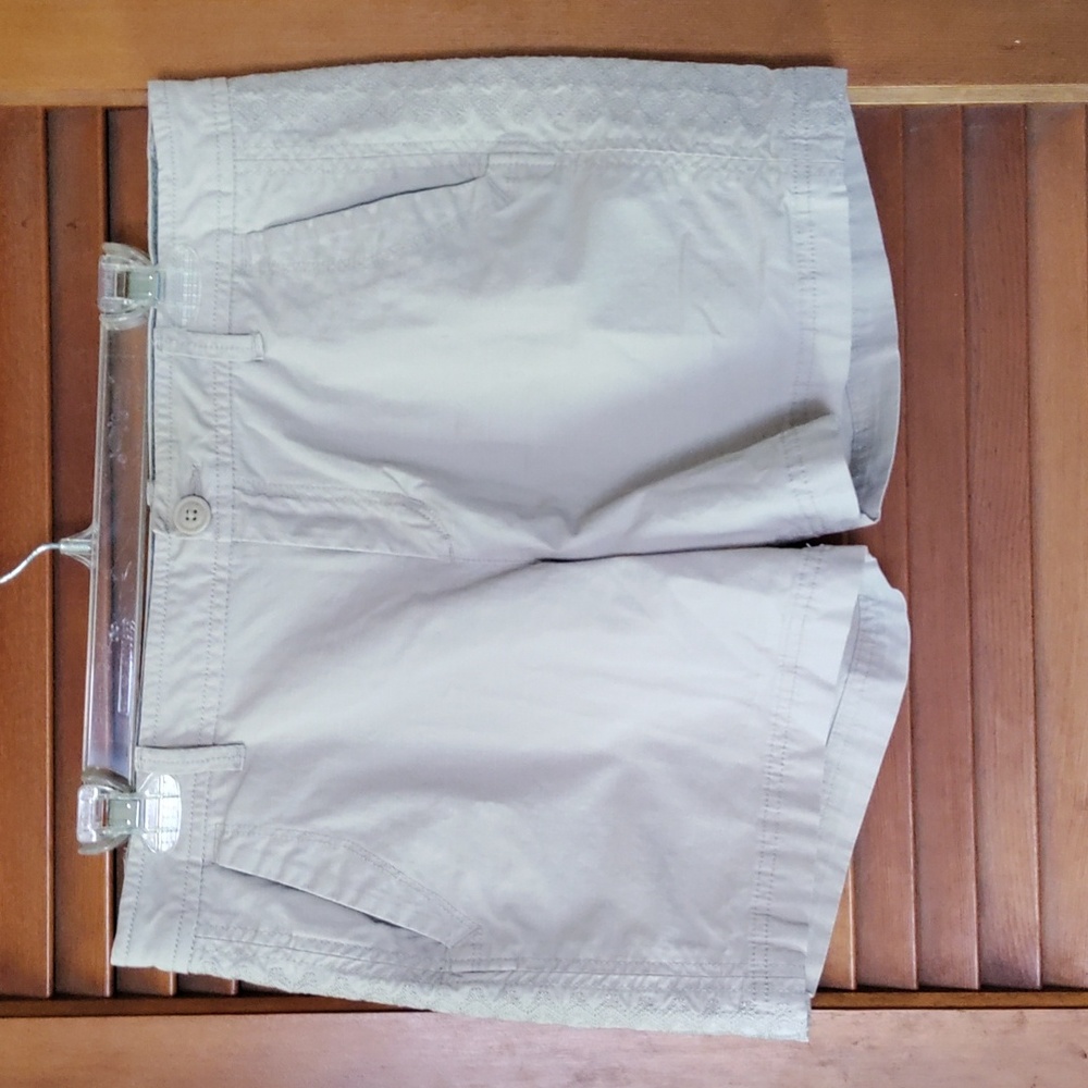 Eddie Bauer woman size 10 slightly curvy khaki shorts